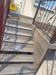 Монтаж террасной доски и степеней из ДПК Good Cover венге на веранде с лестницей