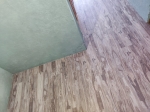 Монтаж клеевым способом кварцвиниловой плитки DeART Floor Optim DA 5004 на пол