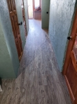 Клеевой монтаж кварцвиниловой плитки DeART Floor Optim DA 5004 на пол и стену