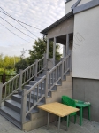 Монтаж террасной доски и ограждений SaveWood на лестницу с балконом